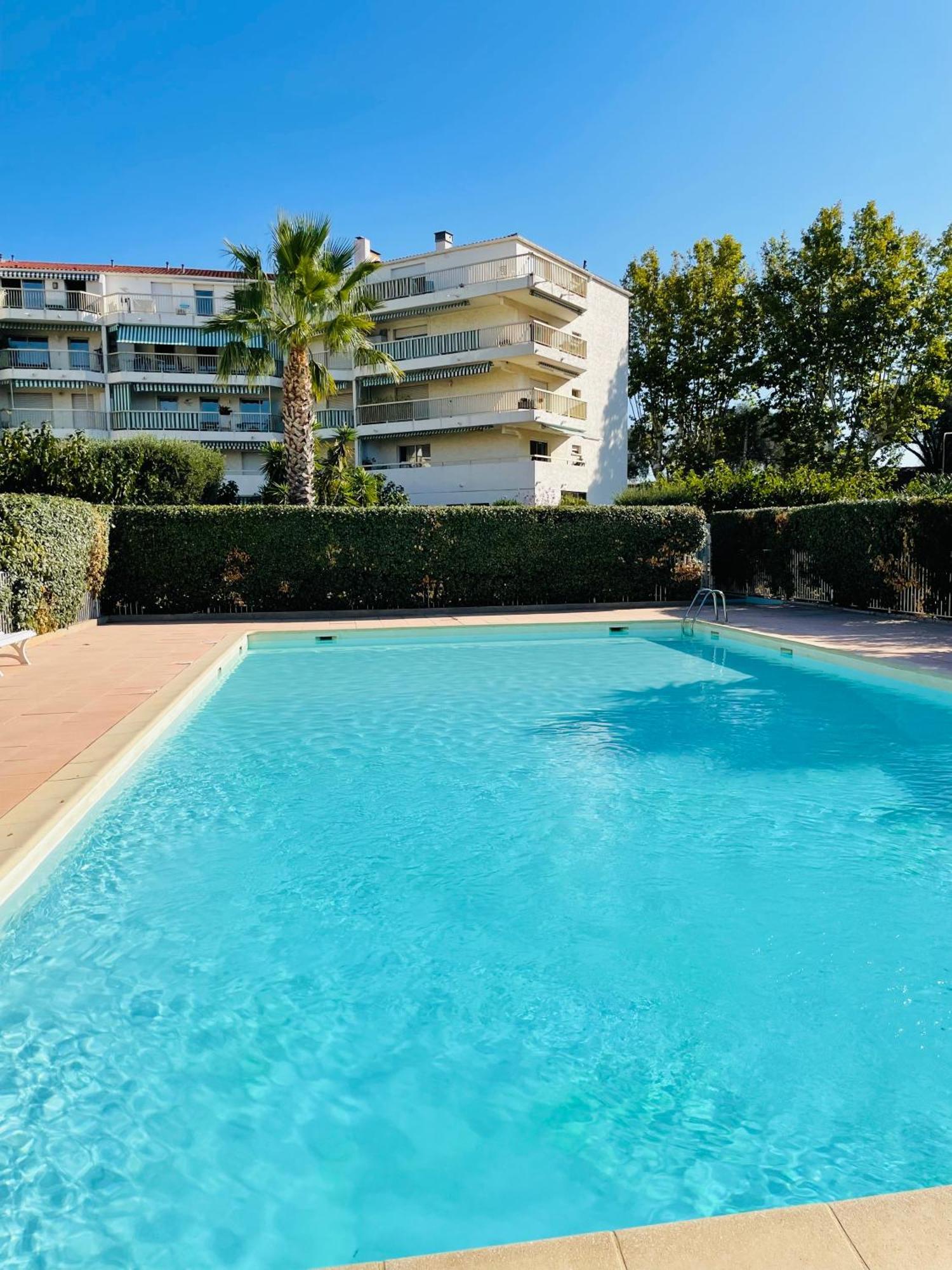 De Standing Climatisé, Avec Piscine, Proche De La Fréjus